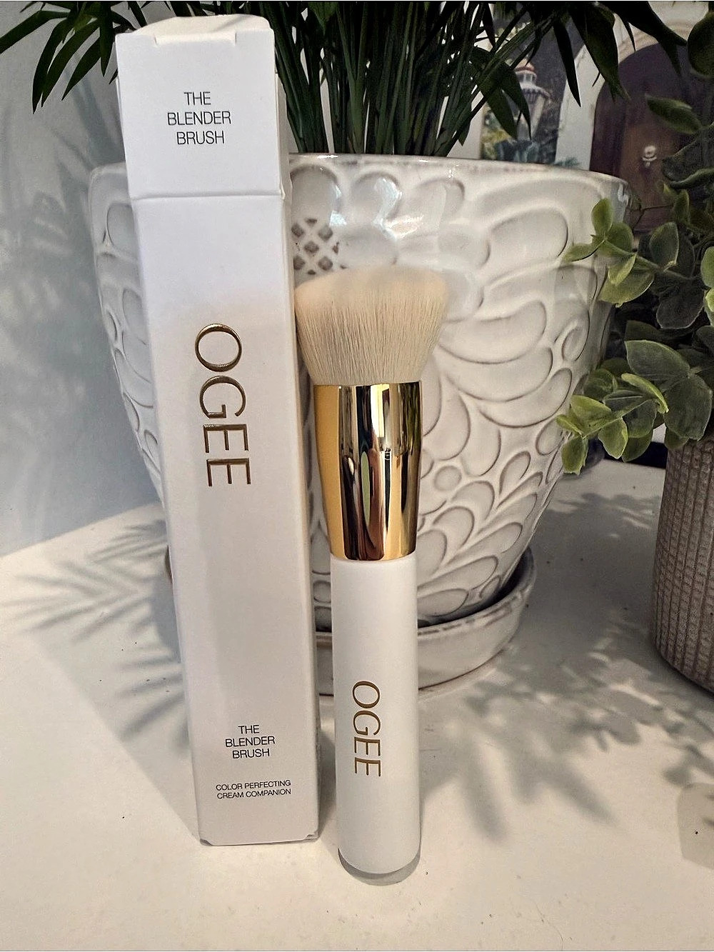 OGEE The Blender Brush Makeup Brush White & Gold NWT